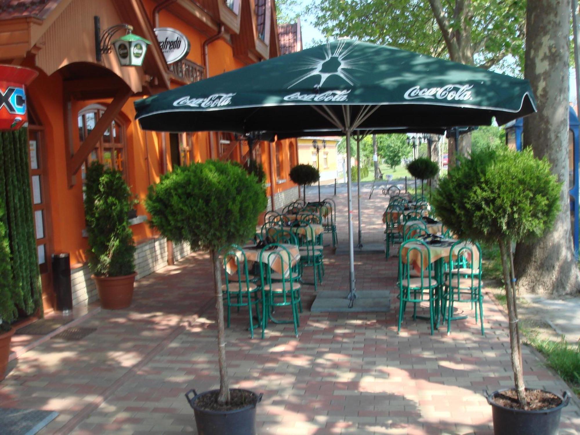 Bed and Breakfast Platan Panzio Nagyszenas Zewnętrze zdjęcie